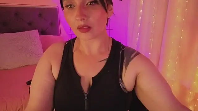 Snapshot of emily_leinner chatting on 10, 7, 2026 emily leinner online show from 10, 7, 2026