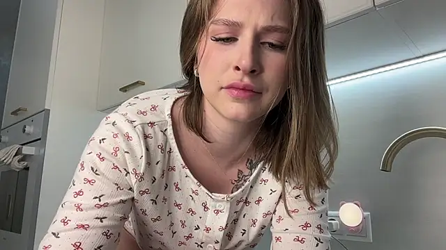 Scarlett Florence online show from 5, 3, 2025