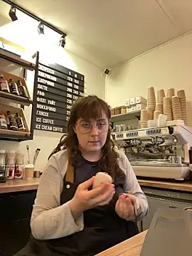 cinnabon  online show from 25, 10, 2025