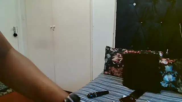 xTALLSEXYBUMx online show from 7, 11, 2025