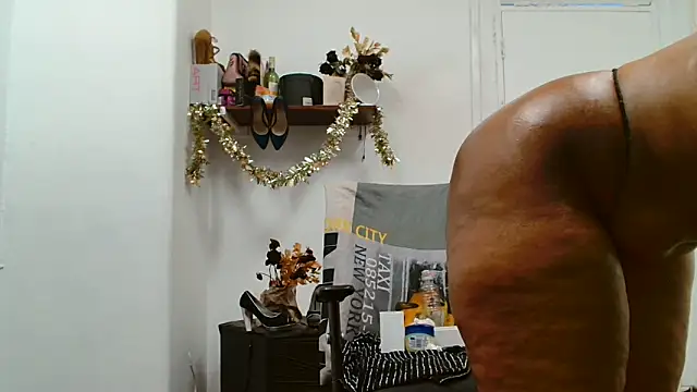 xTALLSEXYBUMx online show from 4, 11, 2025