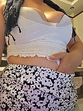 Snapshot of Erotica333 chatting on 4, 7, 2026 Erotica333 online show from 4, 7, 2026
