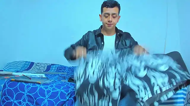 Snapshot of maxowens_oficial chatting on 31, 12, 2024 maxowens oficial online show from 31, 12, 2024