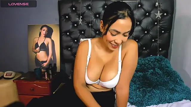 catalinamuss  online show from 8, 4, 2026