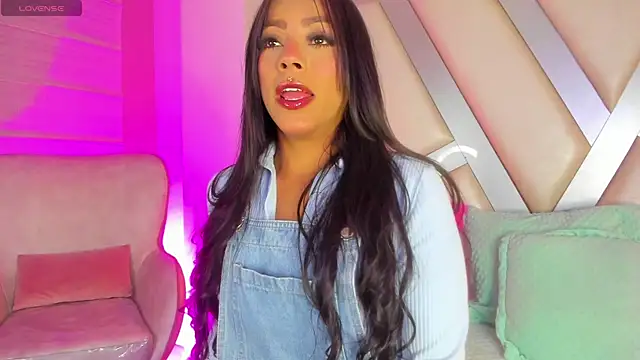 Amber villalobos  online show from 17, 5, 2026