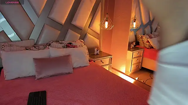 Amber villalobos  online show from 24, 9, 2025