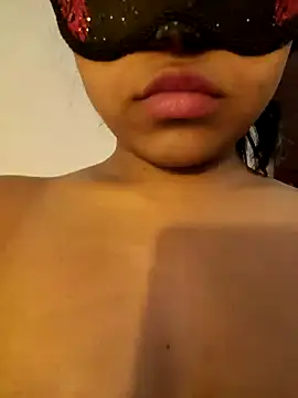 Bella Luna18 online show from 5, 3, 2025