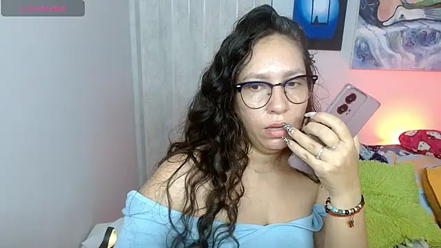 Snapshot of naihroby chatting on 17, 10, 2025 naihroby online show from 17, 10, 2025