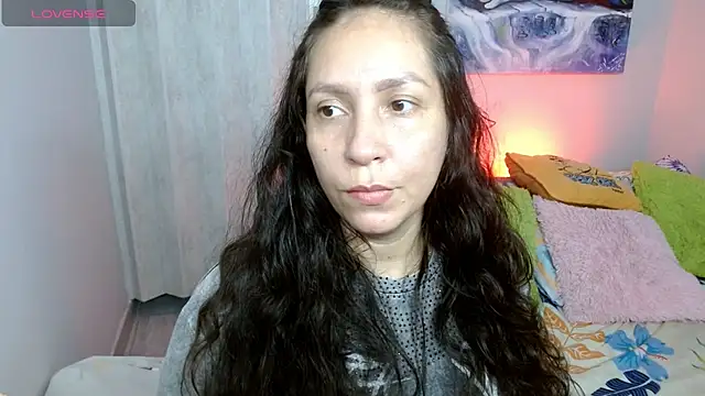 Snapshot of naihroby chatting on 13, 10, 2025 naihroby online show from 13, 10, 2025