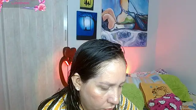 Snapshot of naihroby chatting on 15, 10, 2025 naihroby online show from 15, 10, 2025