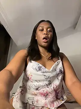 Nayrabennett online show from 4, 3, 2025