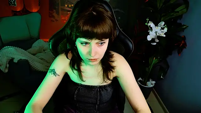 Snapshot of LolaAsmus chatting on 9, 4, 2026 LolaAsmus online show from 9, 4, 2026