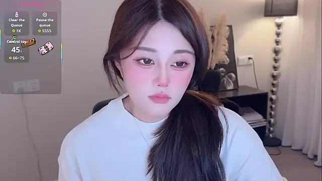 Strawberrybabyy1 online show from 11, 11, 2025