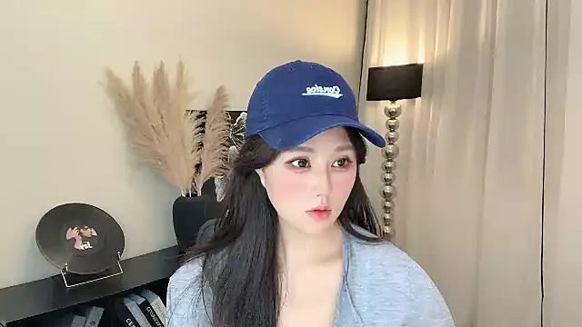 Strawberrybabyy1 online show from 17, 3, 2025