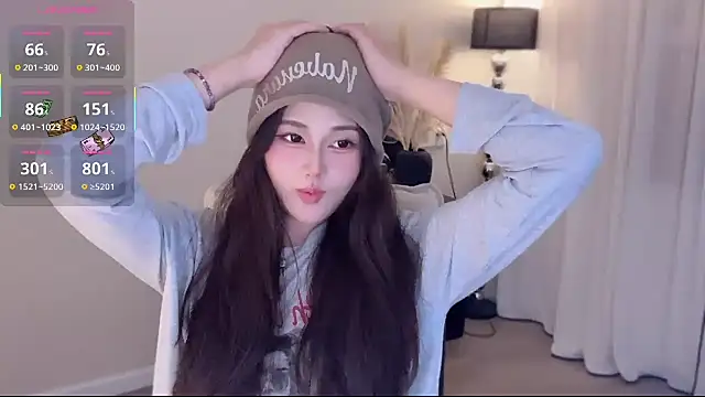 Strawberrybabyy1 online show from 8, 10, 2025