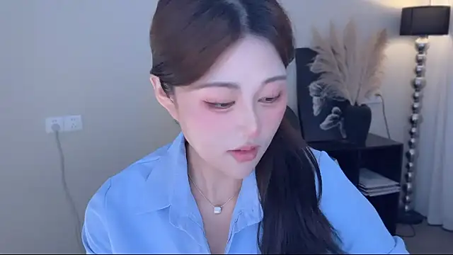 Strawberrybabyy1 online show from 28, 10, 2025