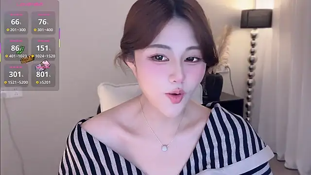 Strawberrybabyy1 online show from 16, 10, 2025