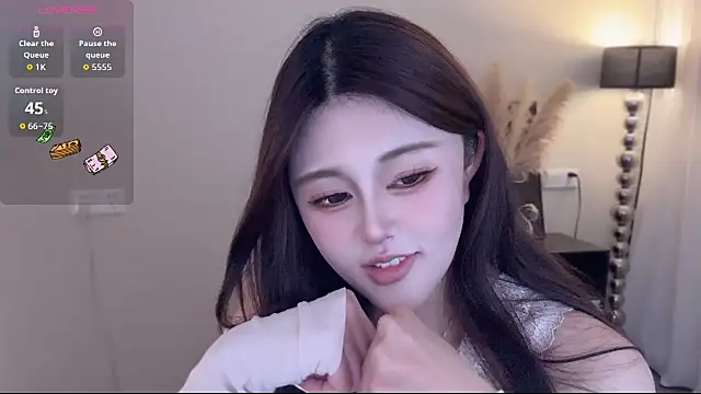 Strawberrybabyy1 online show from 5, 1, 2026