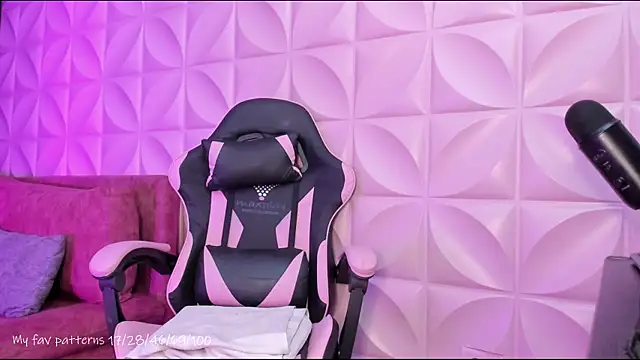 NattGomez online show from 15, 11, 2025