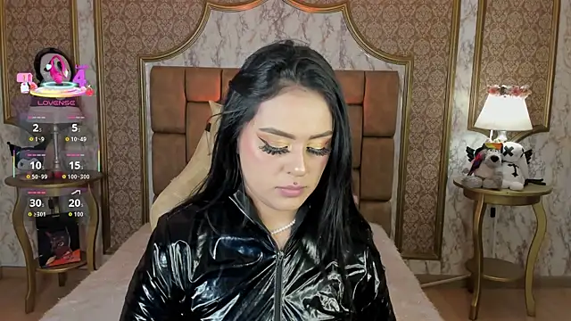 Snapshot of SoffiQueen chatting on 3, 11, 2025 SoffiQueen online show from 3, 11, 2025