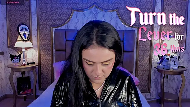 Snapshot of SoffiQueen chatting on 30, 10, 2025 SoffiQueen online show from 30, 10, 2025