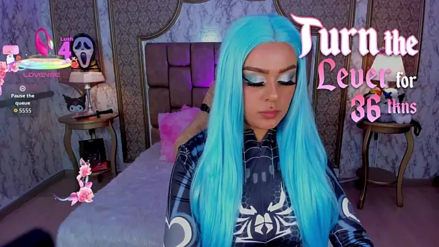 Snapshot of SoffiQueen chatting on 13, 10, 2025 SoffiQueen online show from 13, 10, 2025