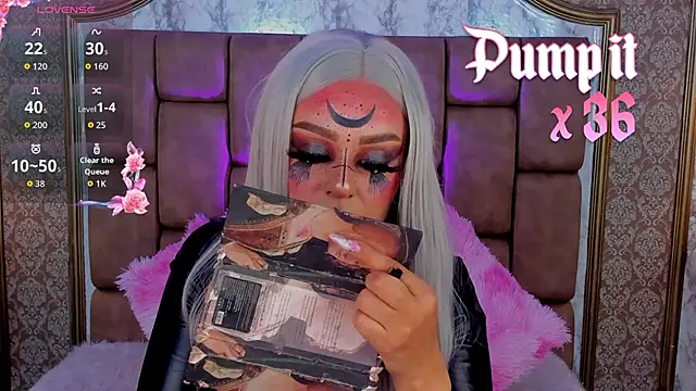 Snapshot of SoffiQueen chatting on 16, 10, 2025 SoffiQueen online show from 16, 10, 2025