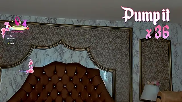 SoffiQueen online show from 12, 2, 2026