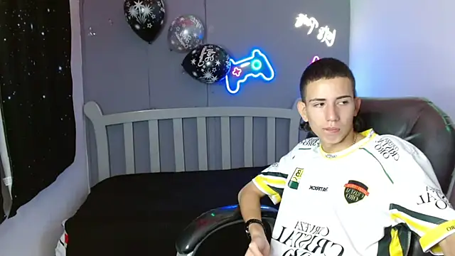 JackSwan18 online show from 7, 1, 2025