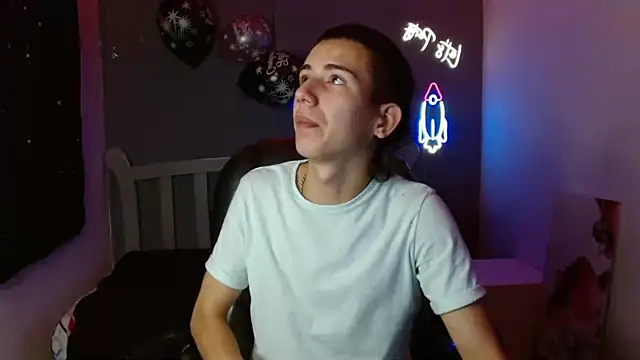 JackSwan18 online show from 10, 1, 2025