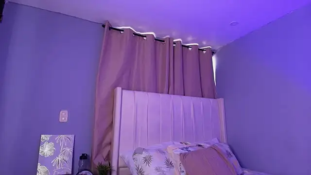 Shenoa1 online show from 4, 11, 2025