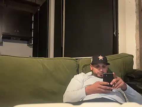 Insaneskillzz69 online show from 7, 3, 2025