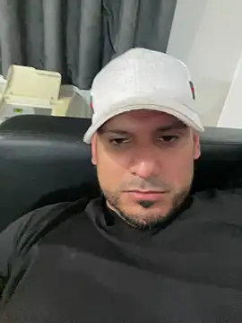 Insaneskillzz69 online show from 14, 4, 2026