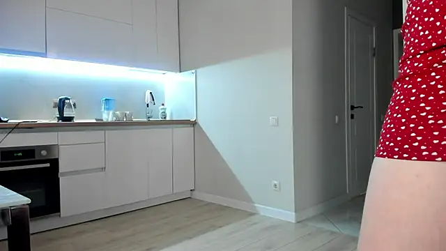 Emma Flin online show from 25, 11, 2025