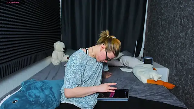 KIKI Krash online show from 21, 3, 2025