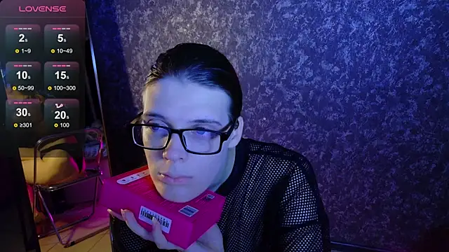 Snapshot of KIKI_Krash chatting on 18, 7, 2026 KIKI Krash online show from 18, 7, 2026
