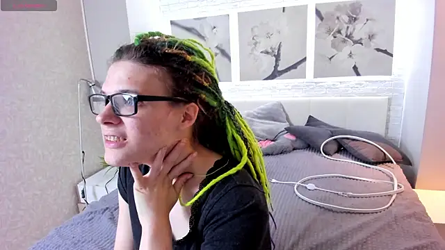 KIKI Krash online show from 14, 9, 2025