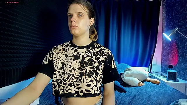 KIKI Krash online show from 8, 3, 2026