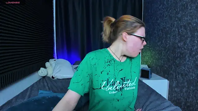 KIKI Krash online show from 13, 3, 2025