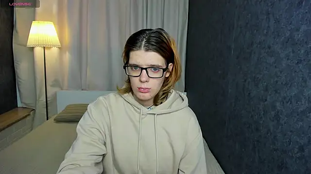 KIKI Krash online show from 8, 3, 2025