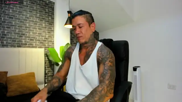 Dantesuarez28 online show from 4, 2, 2026