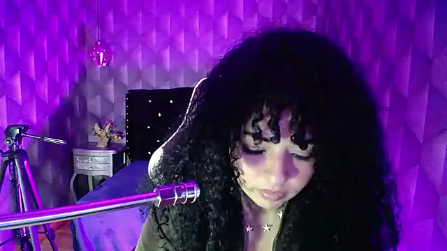 Sofiacowperx online show from 5, 3, 2025