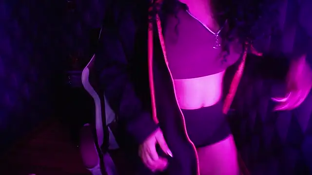 Sofiacowperx online show from 25, 2, 2025