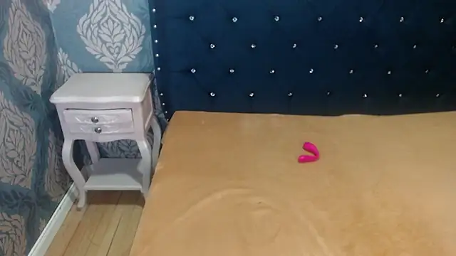 Sofiacowperx online show from 12, 11, 2025