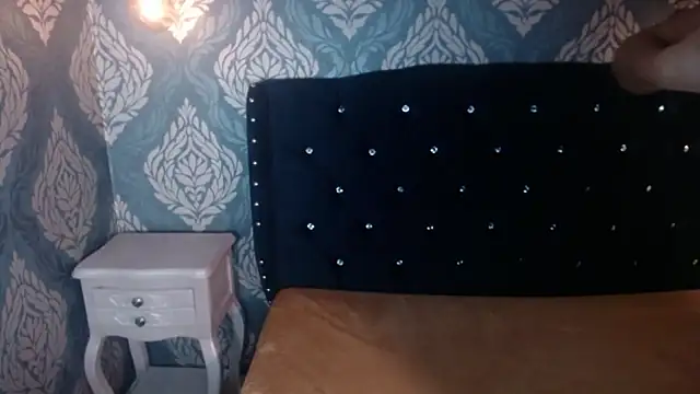 Sofiacowperx online show from 4, 11, 2025