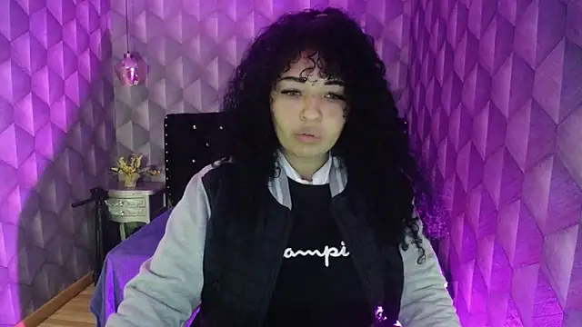 Sofiacowperx online show from 28, 2, 2025