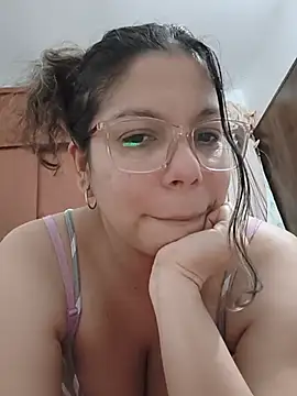 Snapshot of Carliina_Soussa chatting on 13, 7, 2026 Carliina Soussa online show from 13, 7, 2026