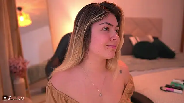 Lau Bee online show from 4, 11, 2025