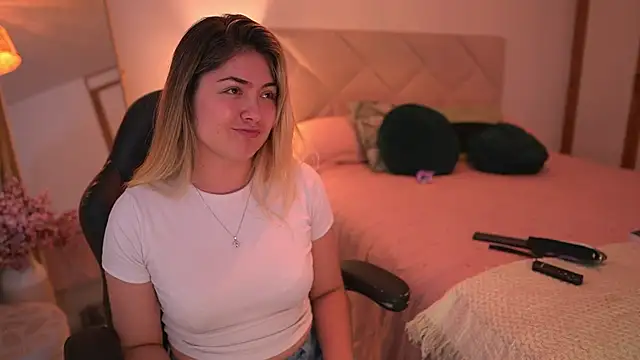 Lau Bee online show from 10, 11, 2025