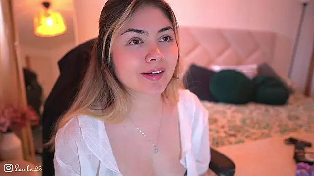 Lau Bee online show from 3, 12, 2025